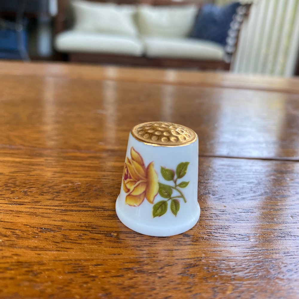 KUNST KRONACH Western Germany Thimble‎ Porcelain Roses Floral Gold Trim Sewing